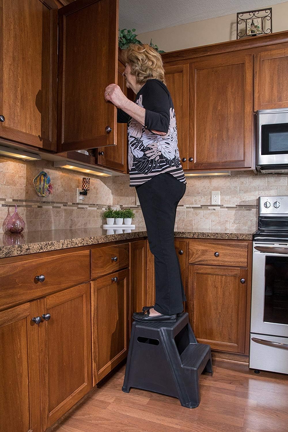 Rubbermaid 2-Step Molded Plastic Step Stool, Lightweight with Slip Resistant Treads and Non-Slip Feet, Black (Amazon Exclusive) - 5